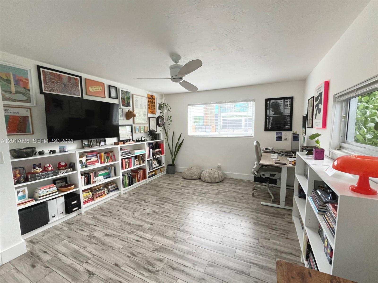 HOLLYWOOD LAKES SECTION - Residential