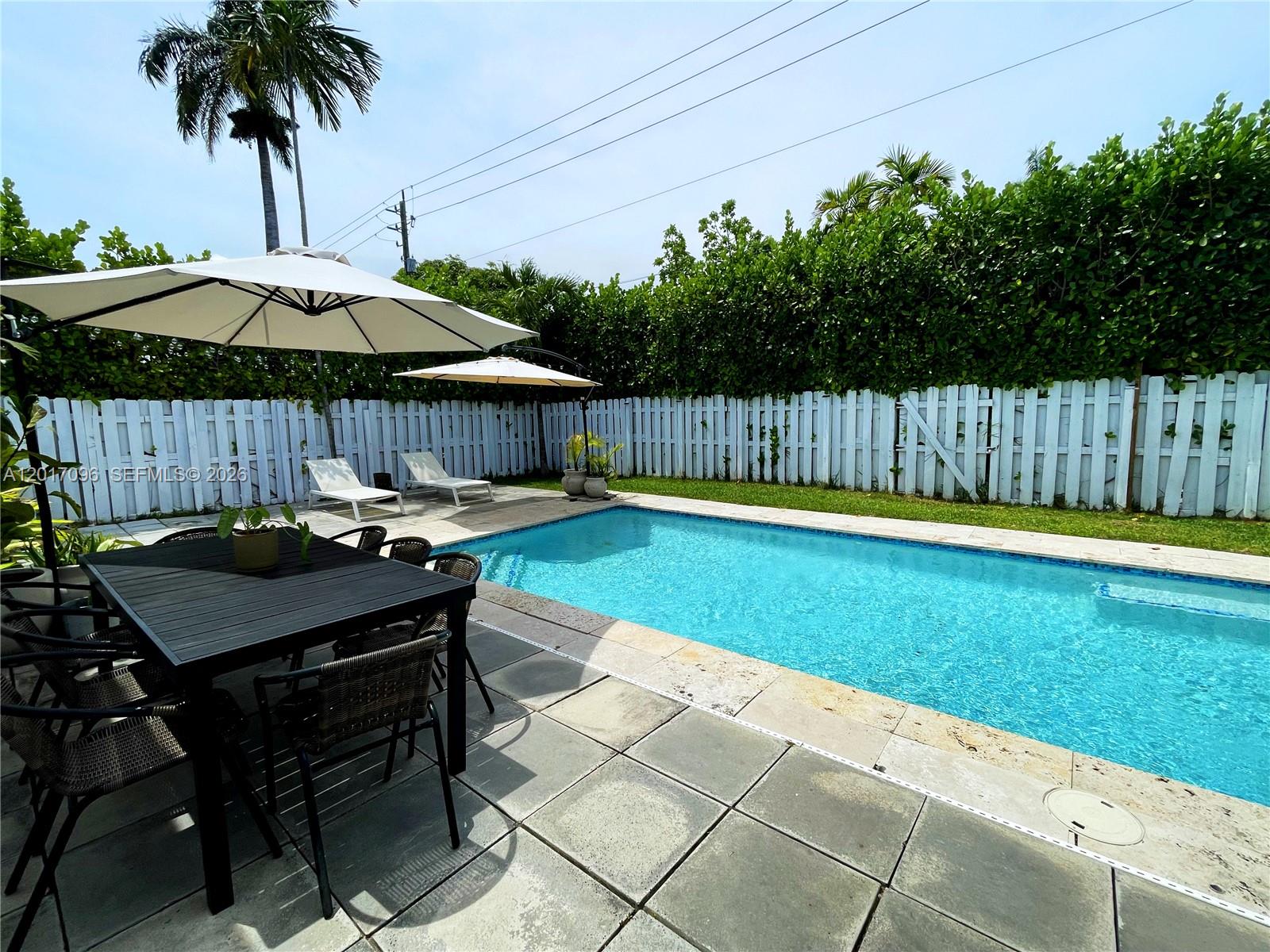 HOLLYWOOD LAKES SECTION - Residential