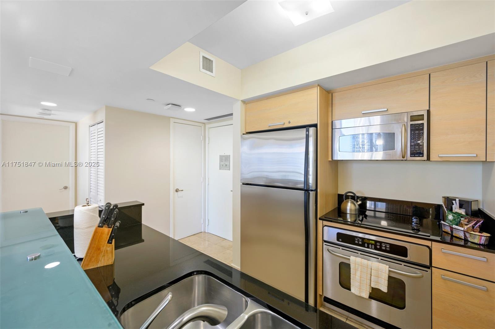 M RESORT RESIDENCES CONDO - Residential