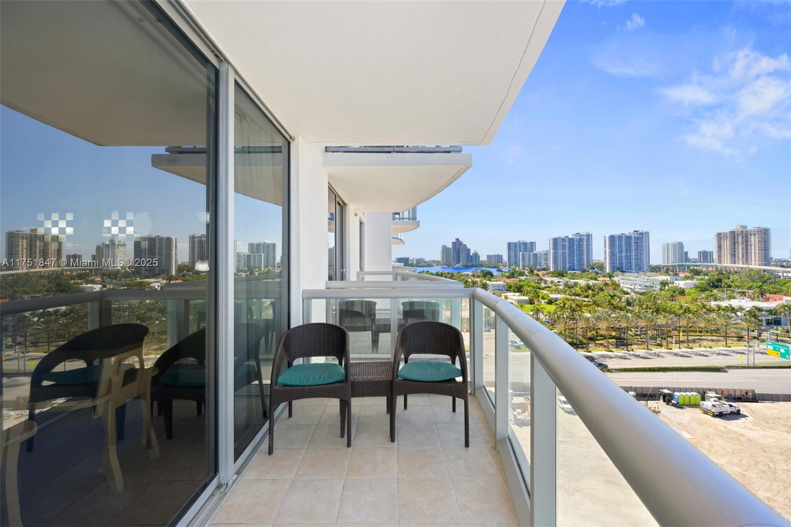 M RESORT RESIDENCES CONDO - Residential