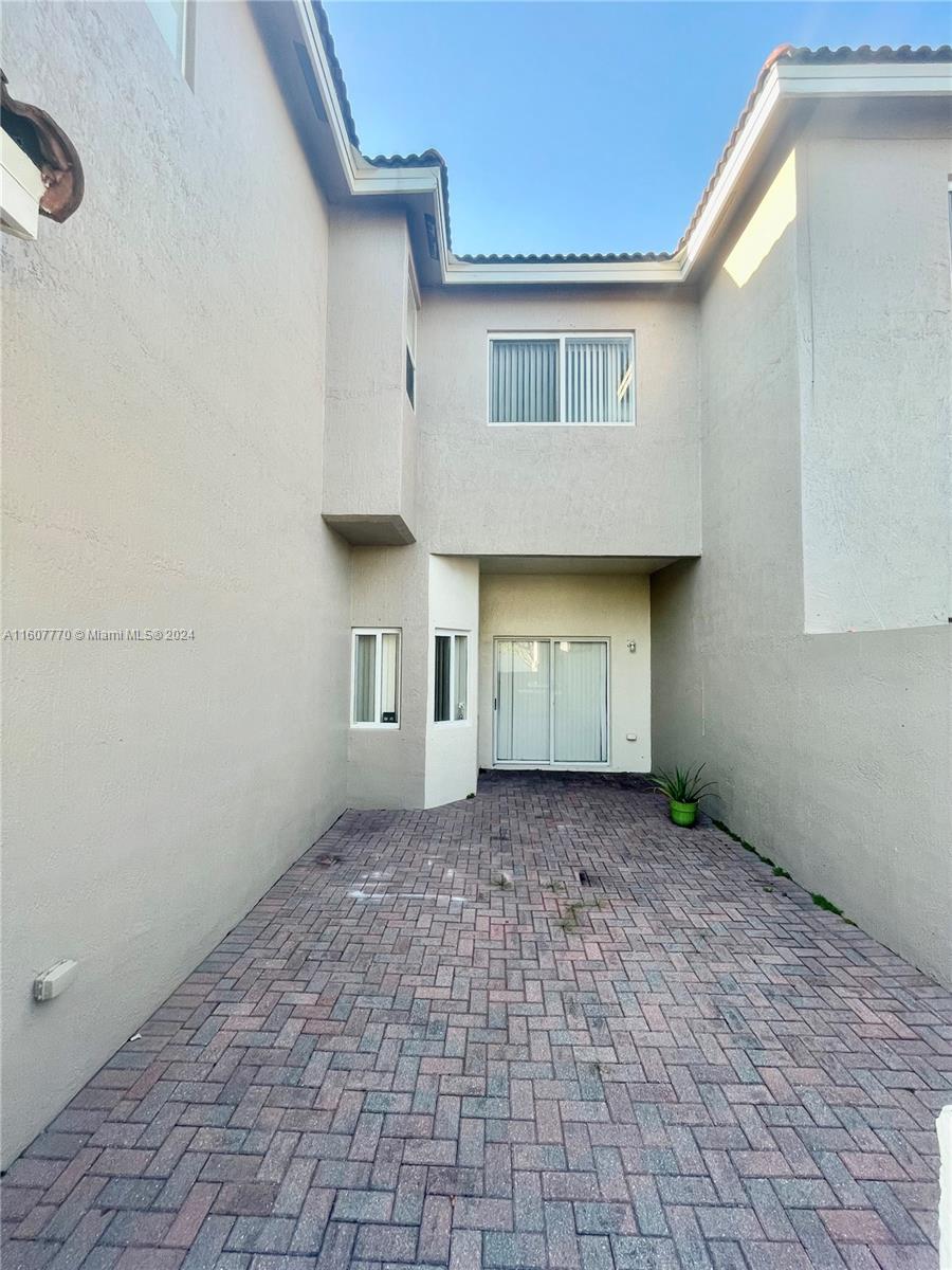 TOWNGATE NORTH - Residential Lease