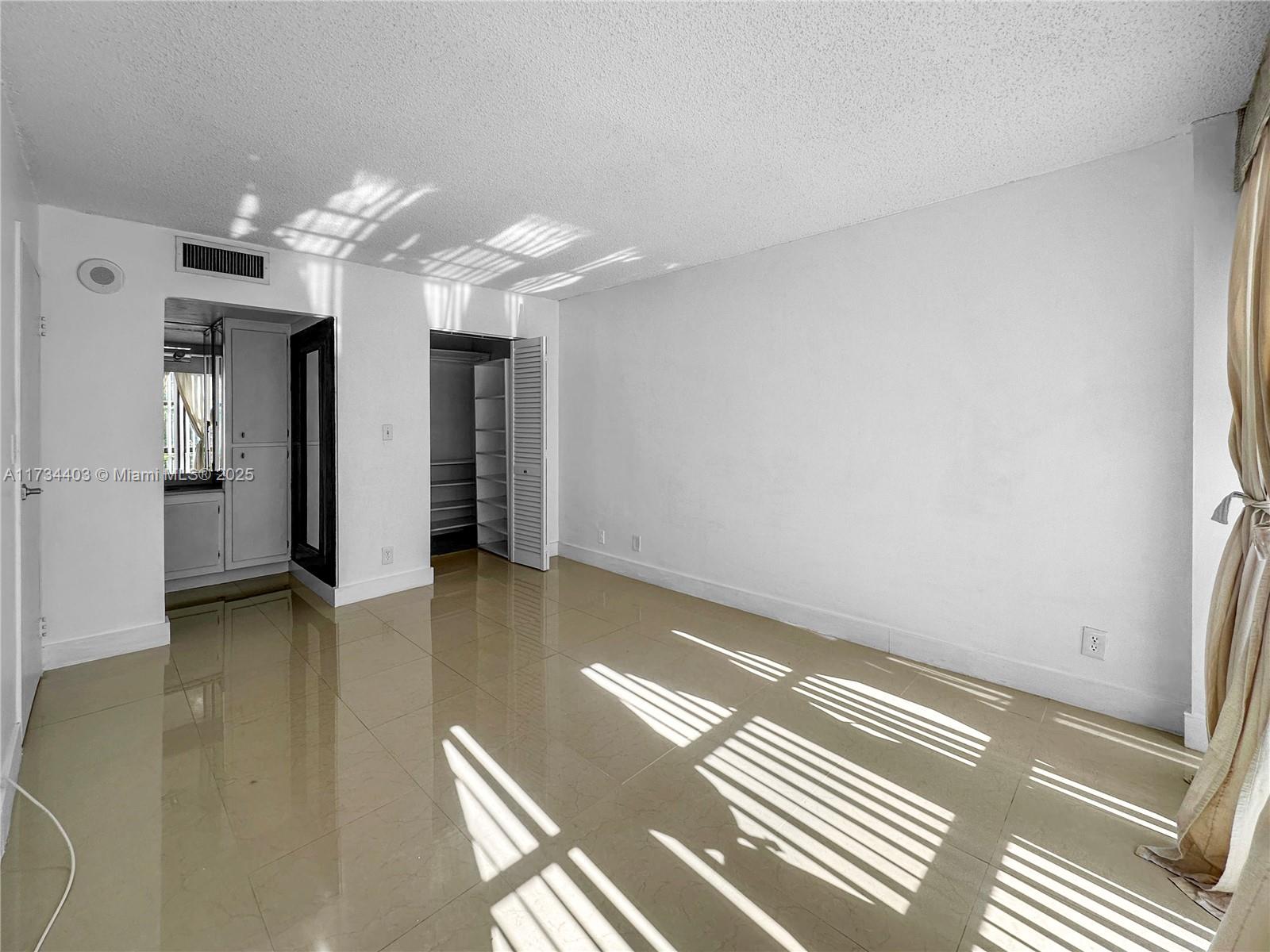 PLAZA OF AMERICAS CONDO P - Residential