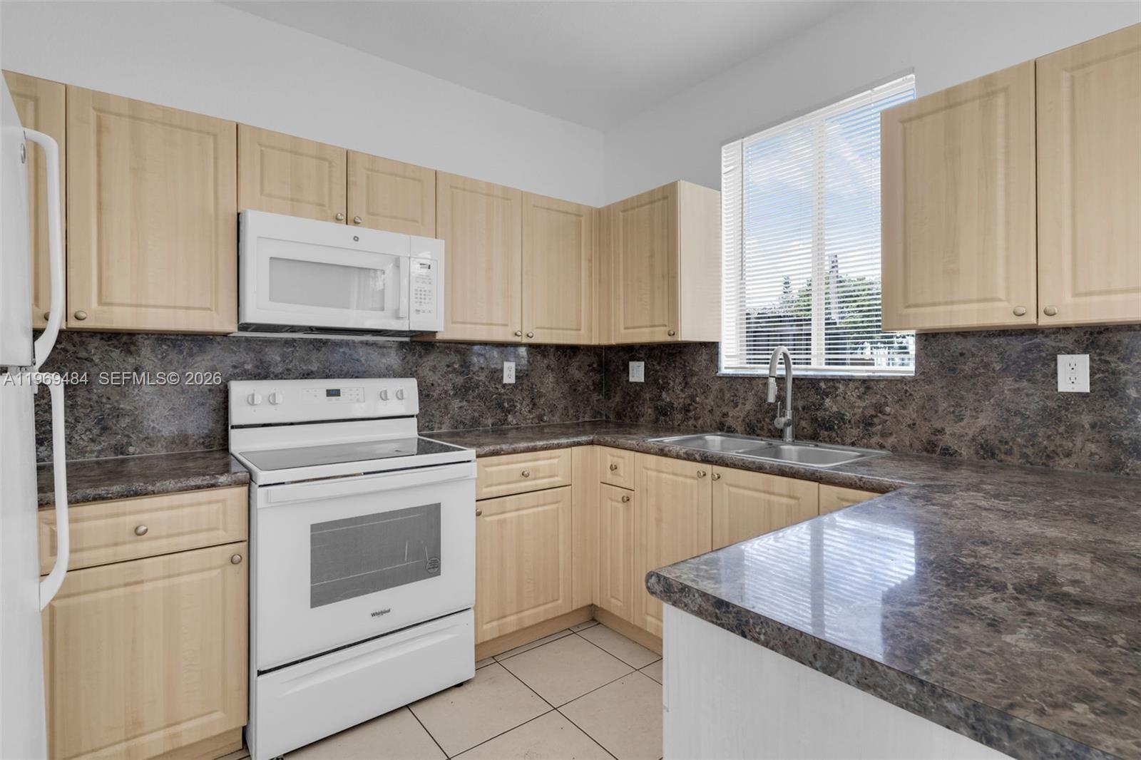SHOMA TOWNHOMES AT KEYSCO - Residential