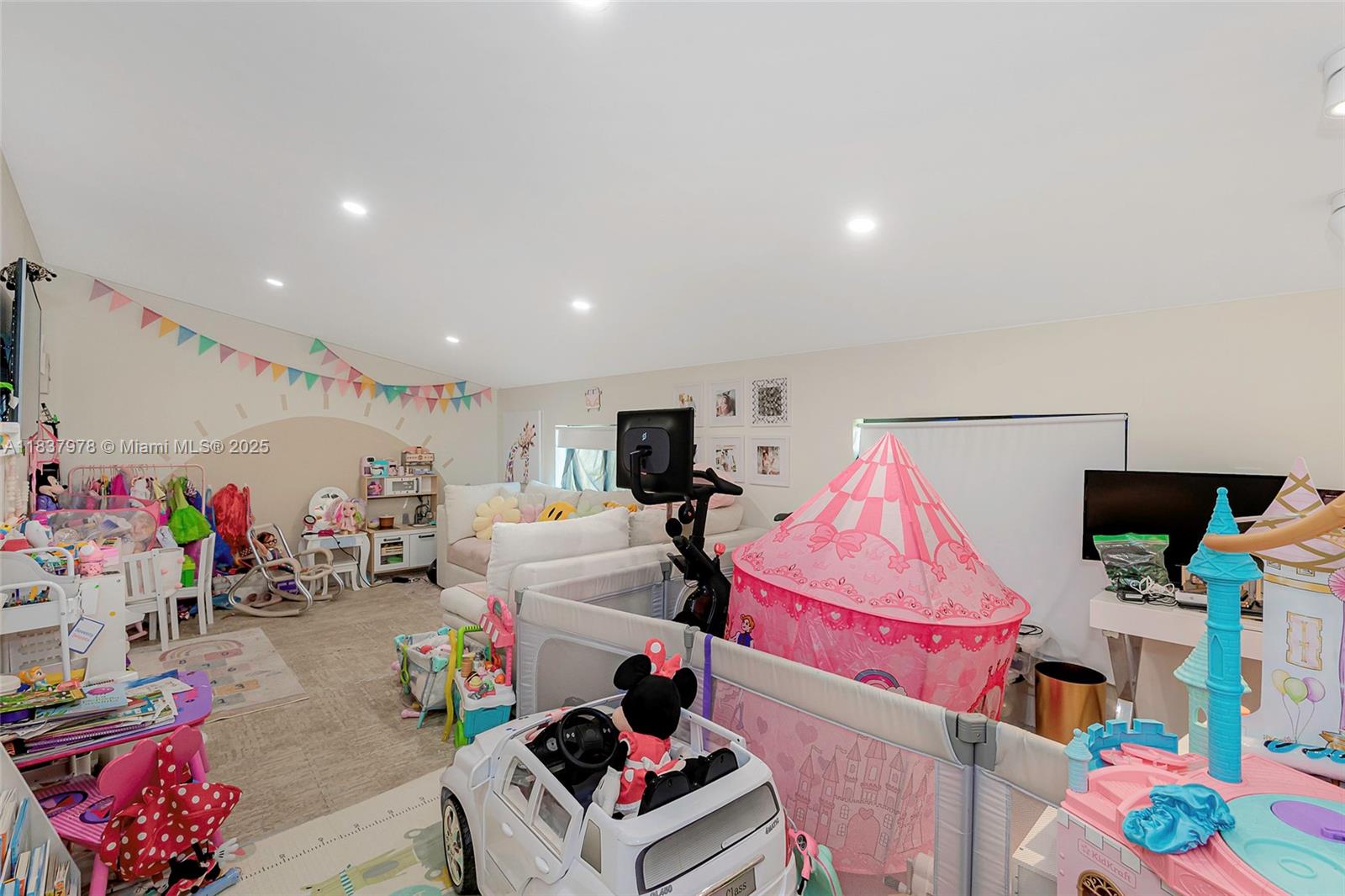 CORAL PARK ESTATES SEC 5 - Residential