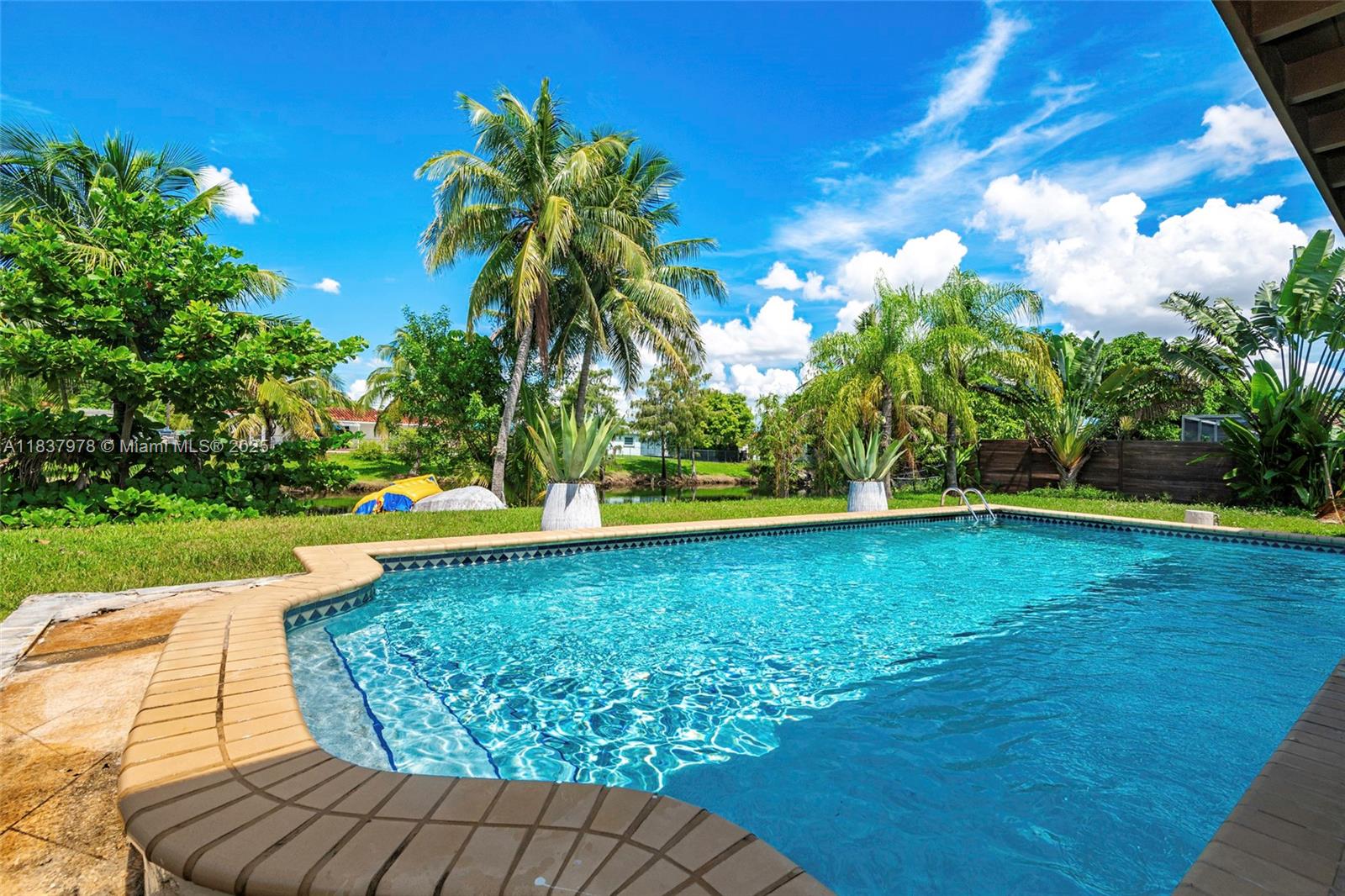 CORAL PARK ESTATES SEC 5 - Residential