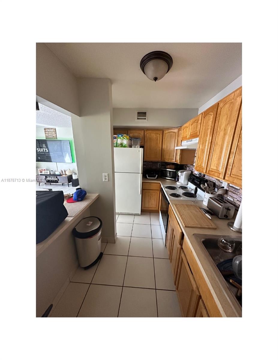 NEWPORT CONDO - Residential Lease