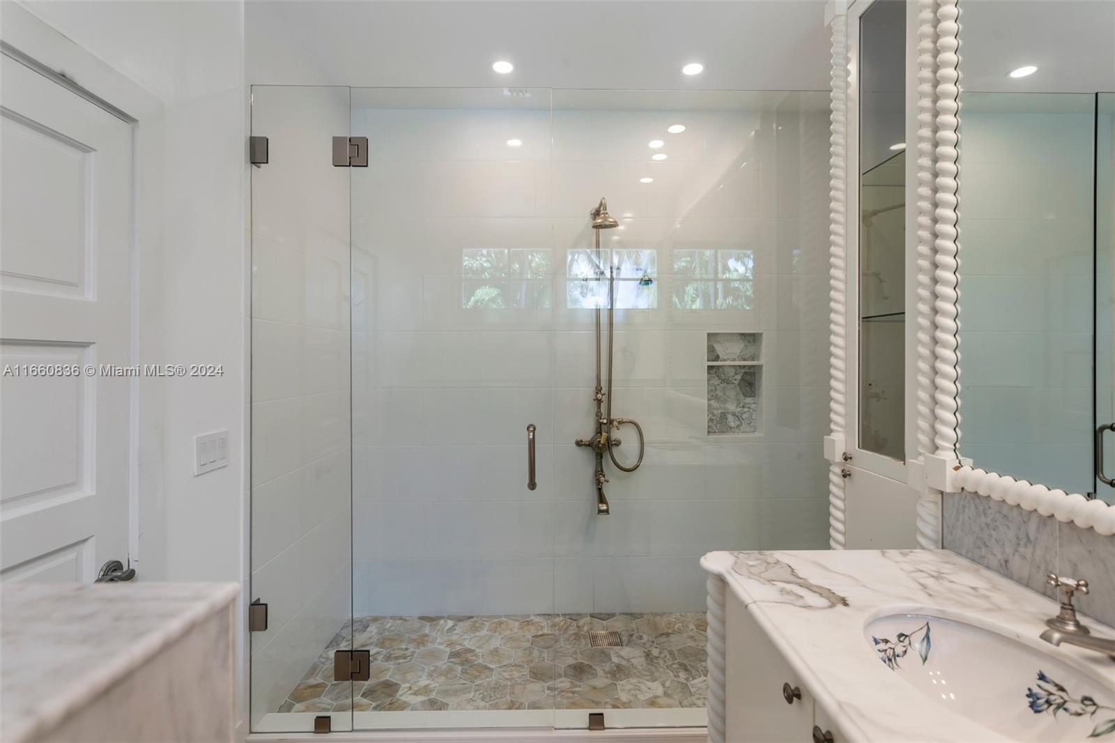 SUNNY SOUTH ACRES - Residential