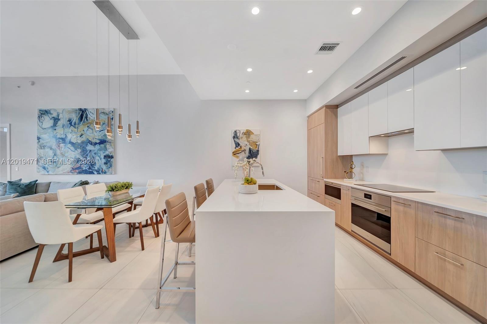 153 N Seabreeze 403