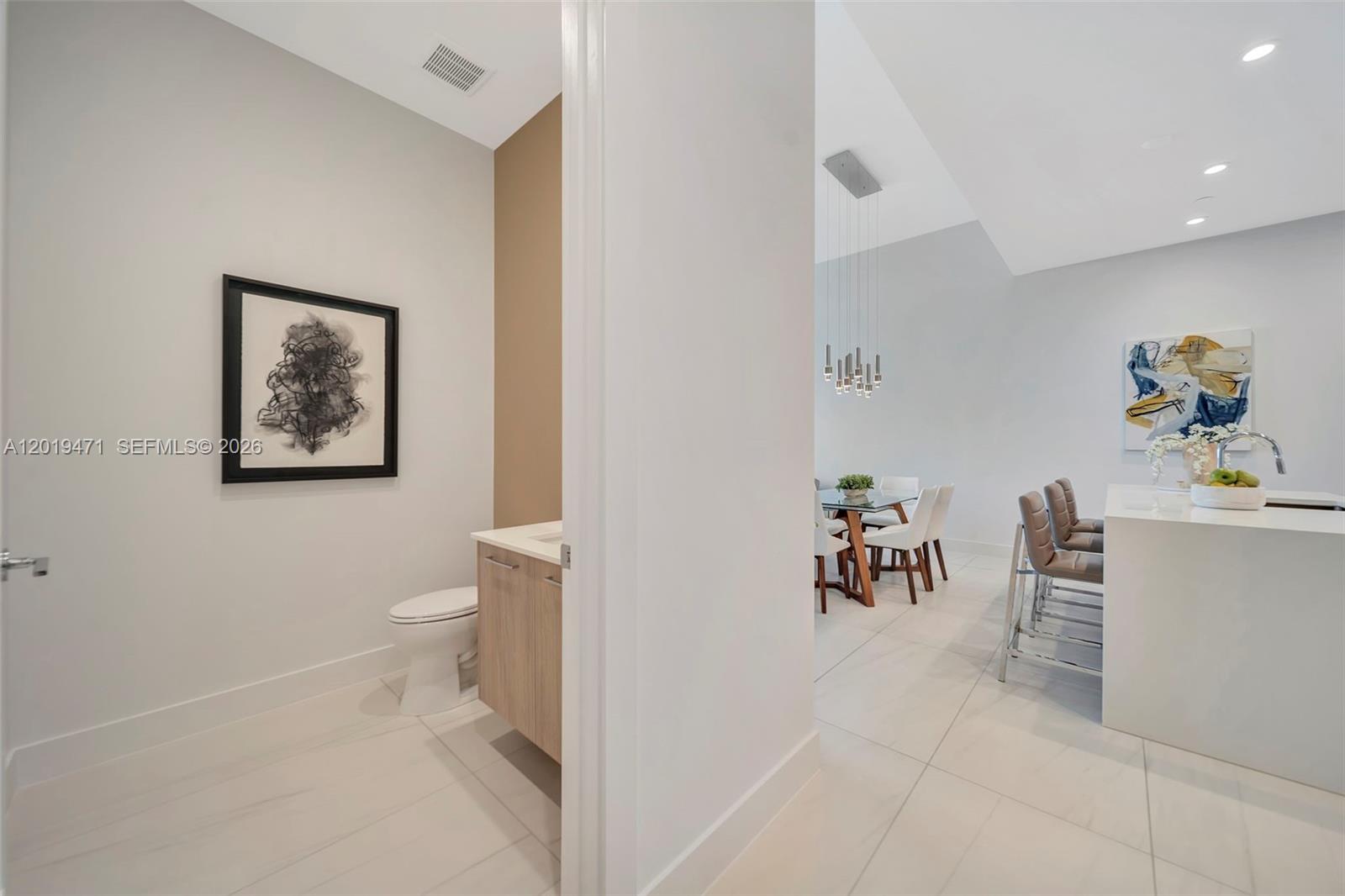 153 N Seabreeze 403