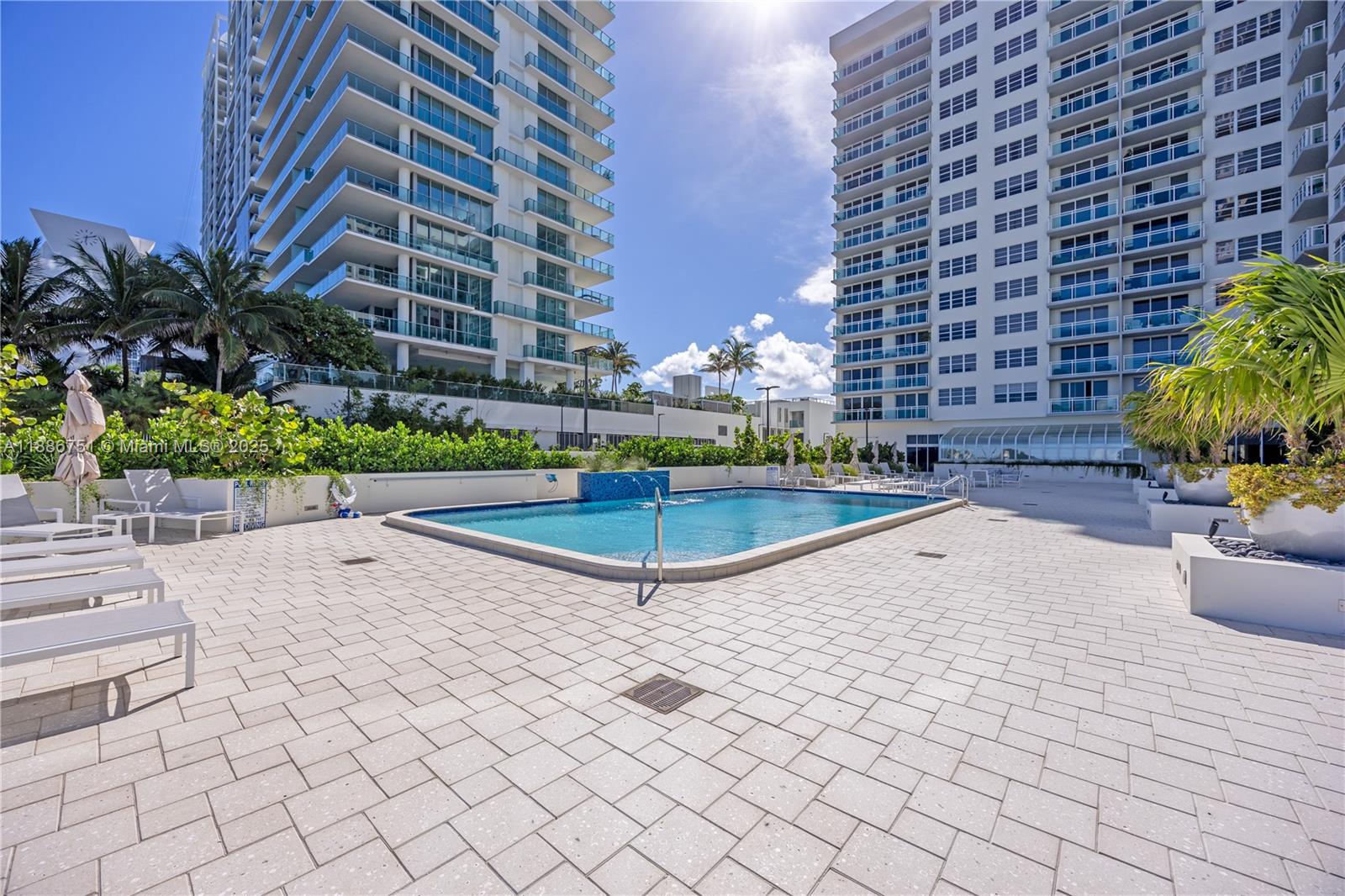 6917 Collins Ave 1522