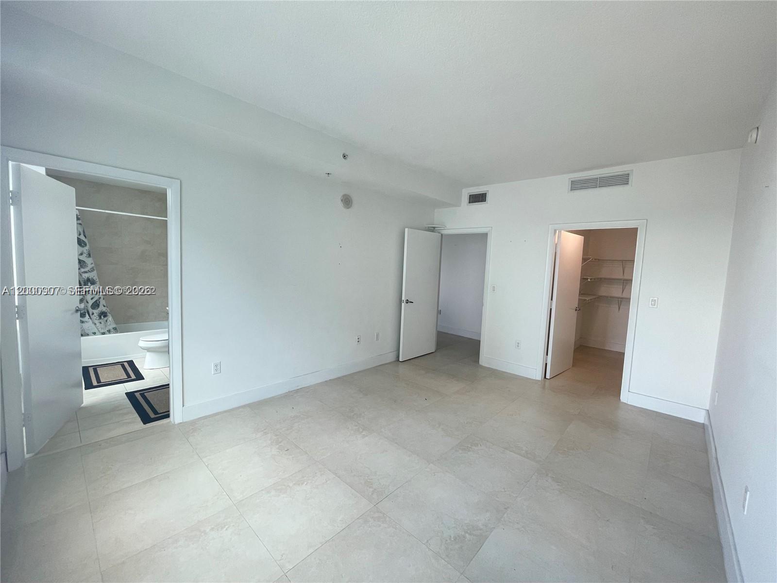 1900 N Bayshore Dr 3311