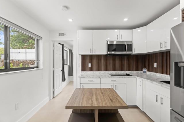 BEAUTIFULL 1/1 LOCATE IN ALLAPHATTA MODERN AND CENTRALLY LOCATED ONE PARKING ASSIGNED .RENOVATED. MULTIFAMILY UNIT.