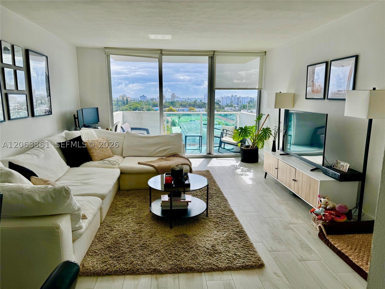 1200 West Ave 908