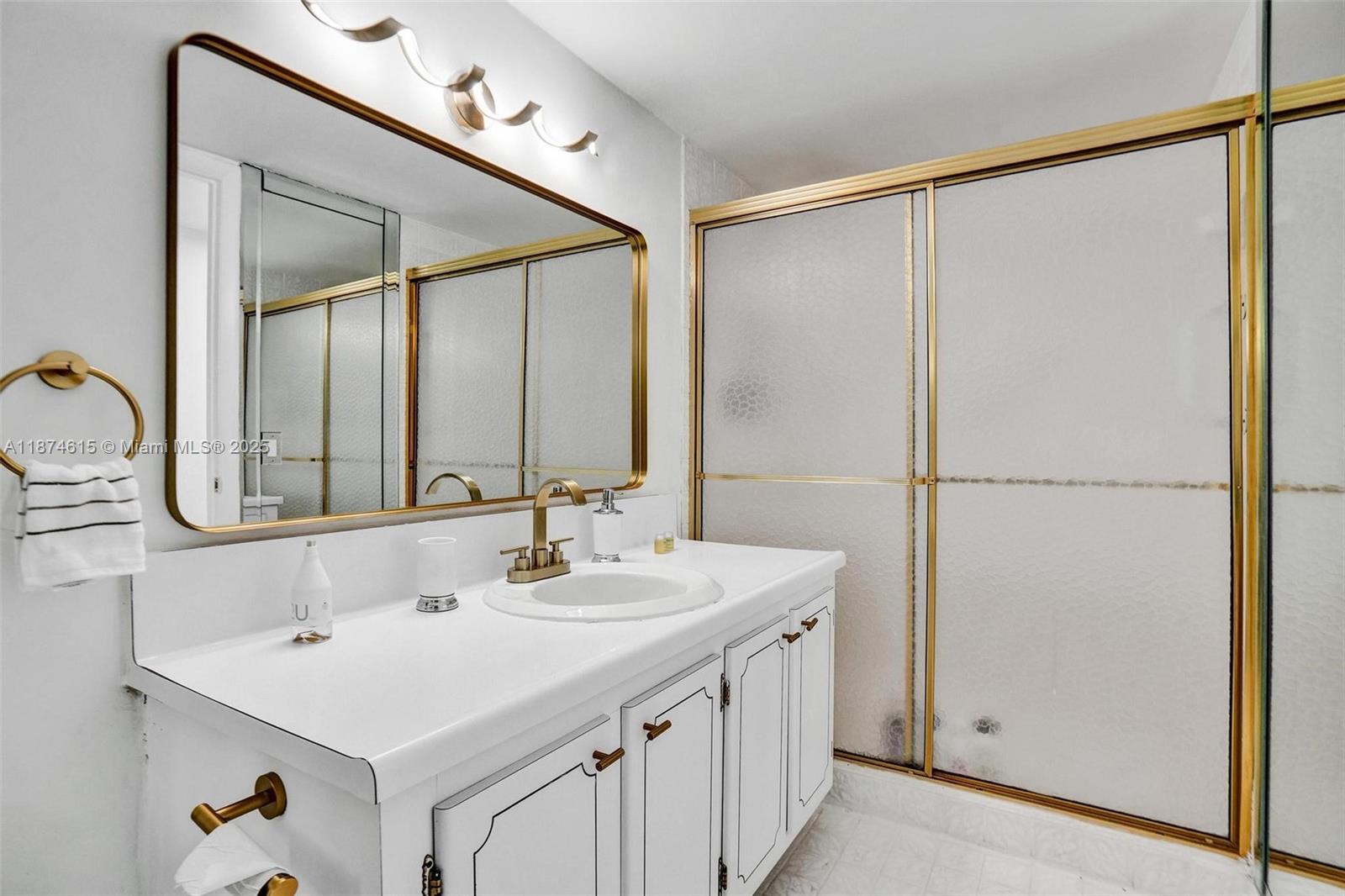 PLAZA TOWERS SOUTH CONDO - Residential