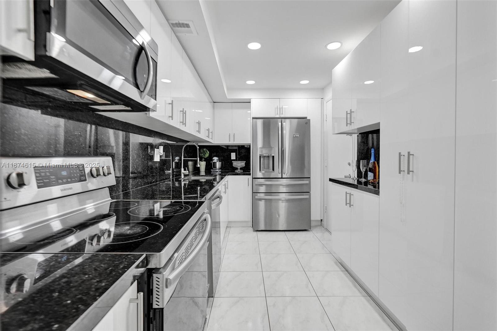 PLAZA TOWERS SOUTH CONDO - Residential