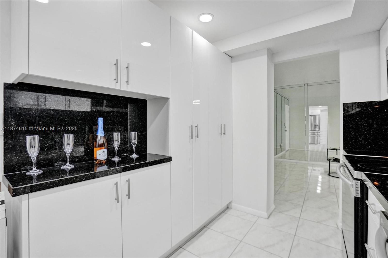 PLAZA TOWERS SOUTH CONDO - Residential