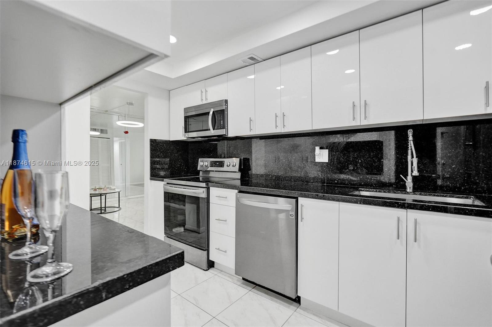 PLAZA TOWERS SOUTH CONDO - Residential