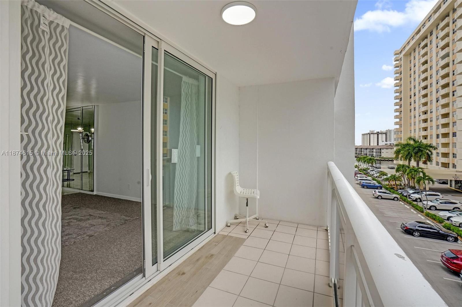 PLAZA TOWERS SOUTH CONDO - Residential