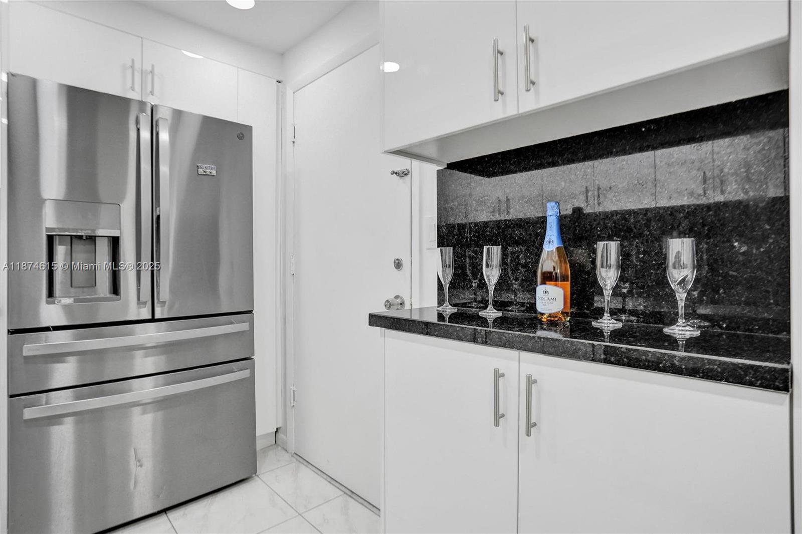 PLAZA TOWERS SOUTH CONDO - Residential