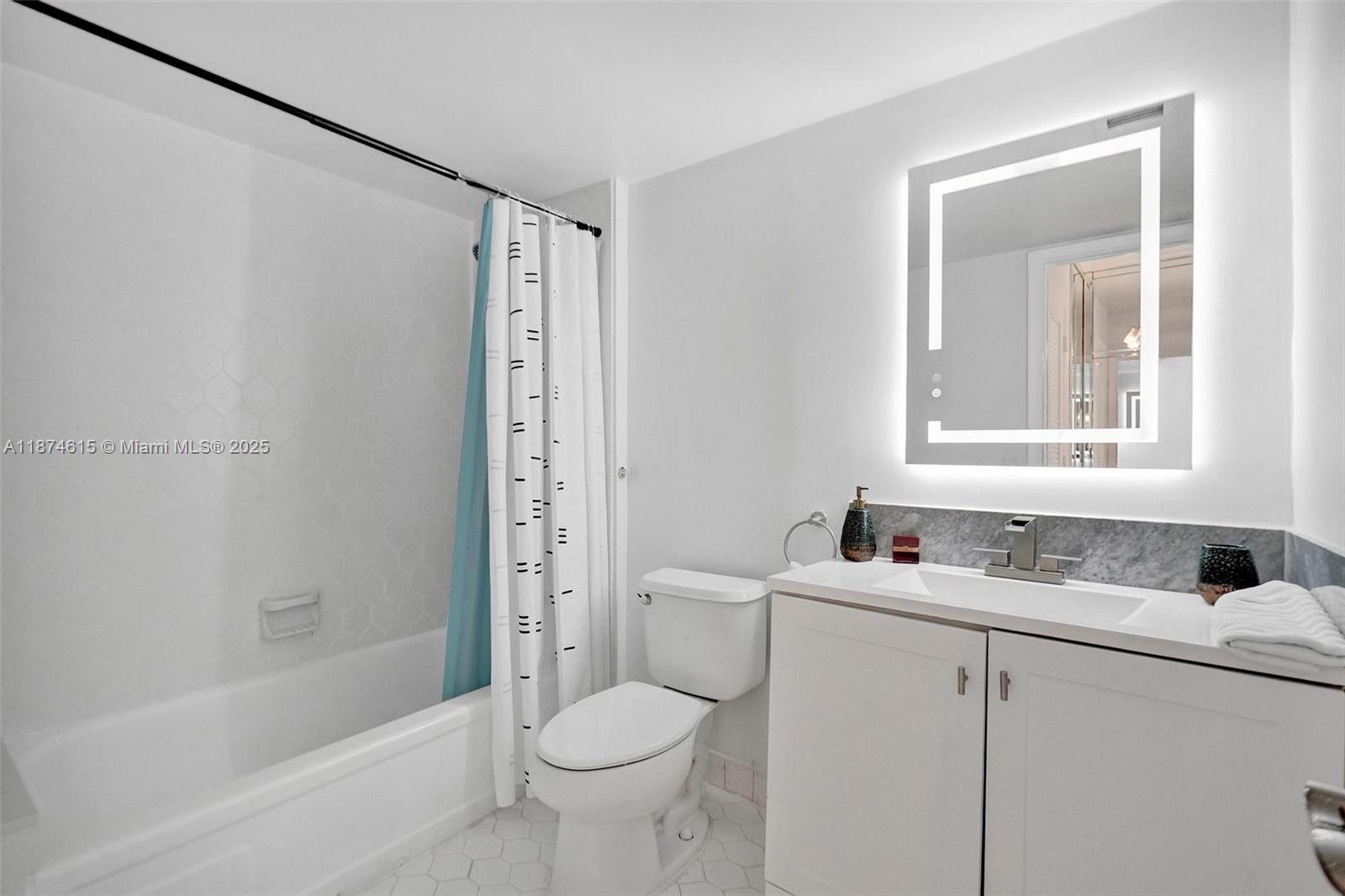 PLAZA TOWERS SOUTH CONDO - Residential