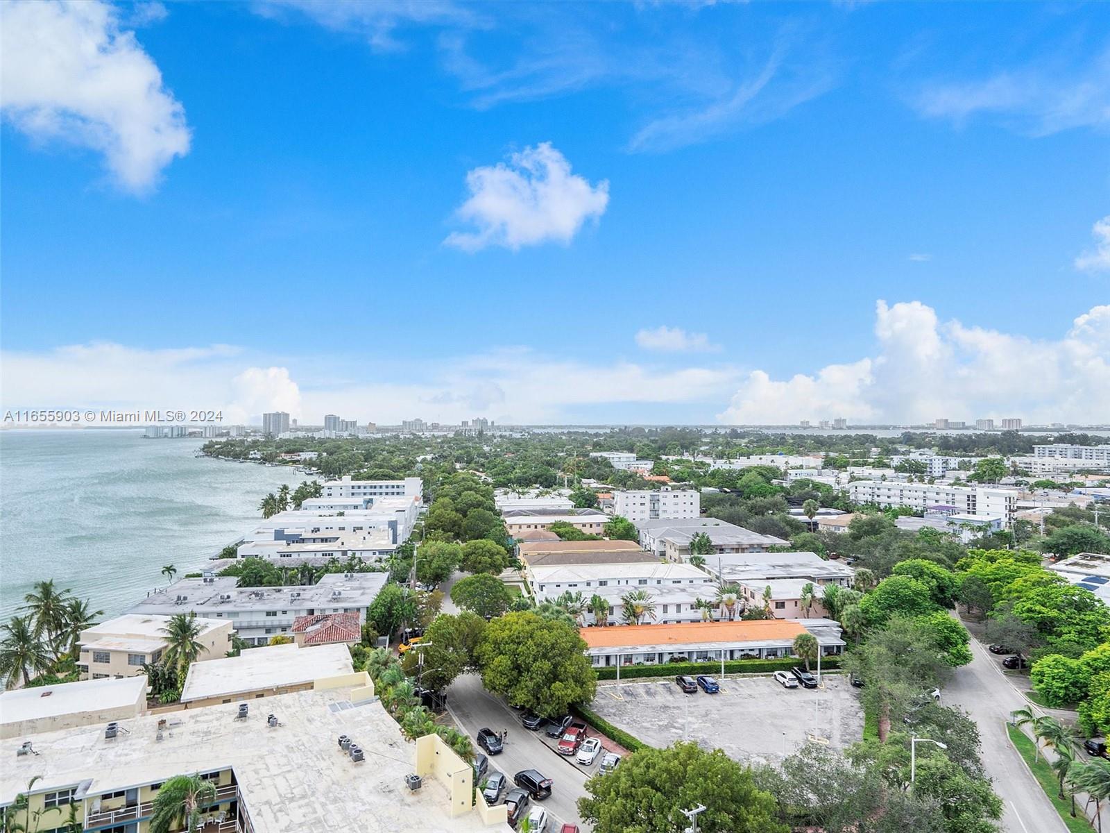 KING COLE CONDO - Residential