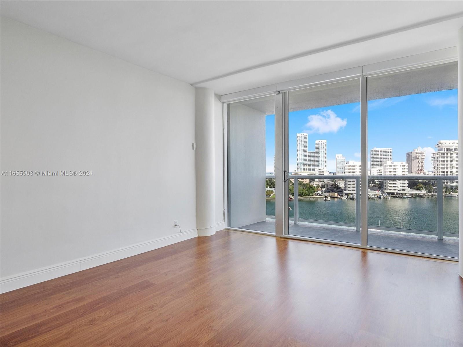 KING COLE CONDO - Residential