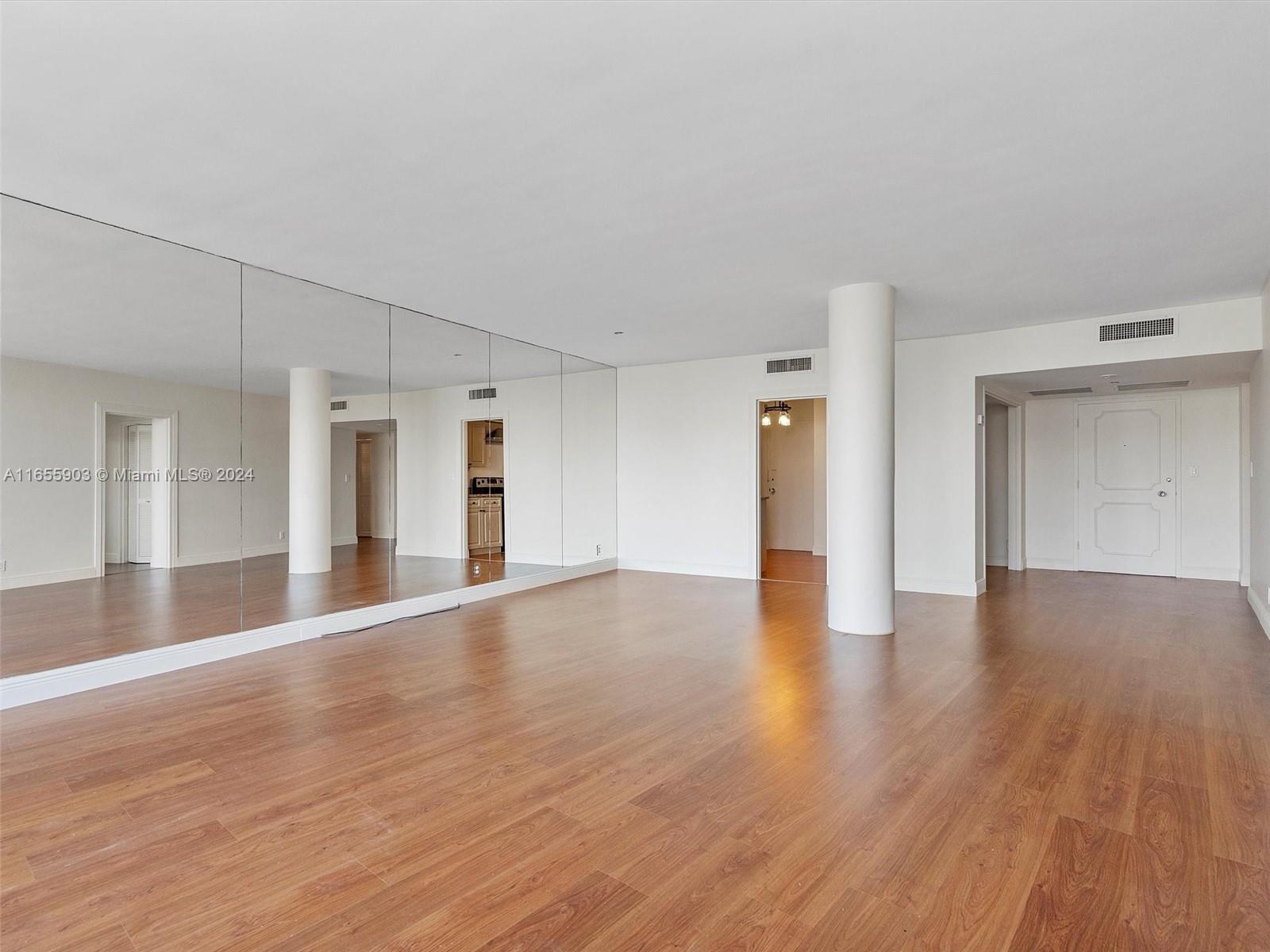 KING COLE CONDO - Residential