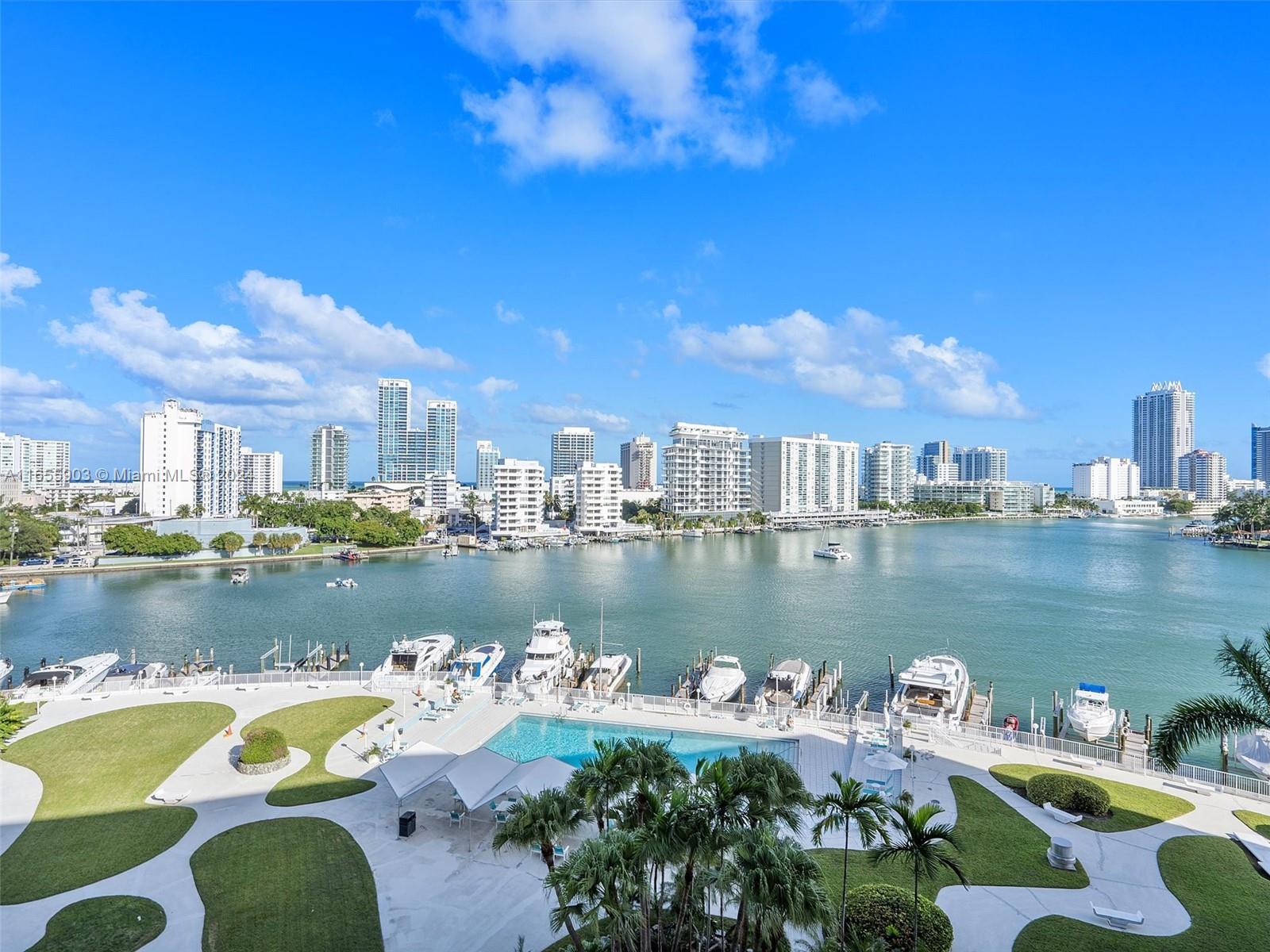 KING COLE CONDO - Residential