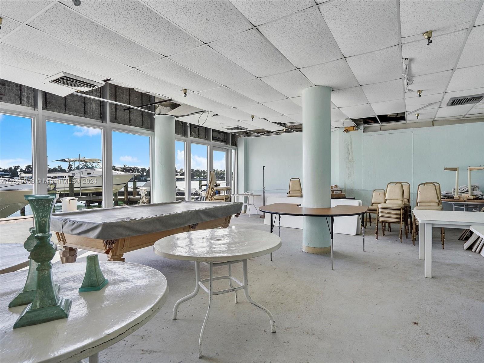 KING COLE CONDO - Residential