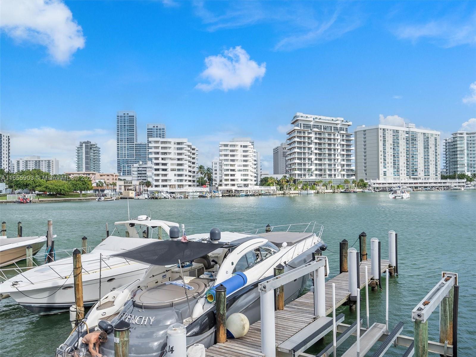 KING COLE CONDO - Residential
