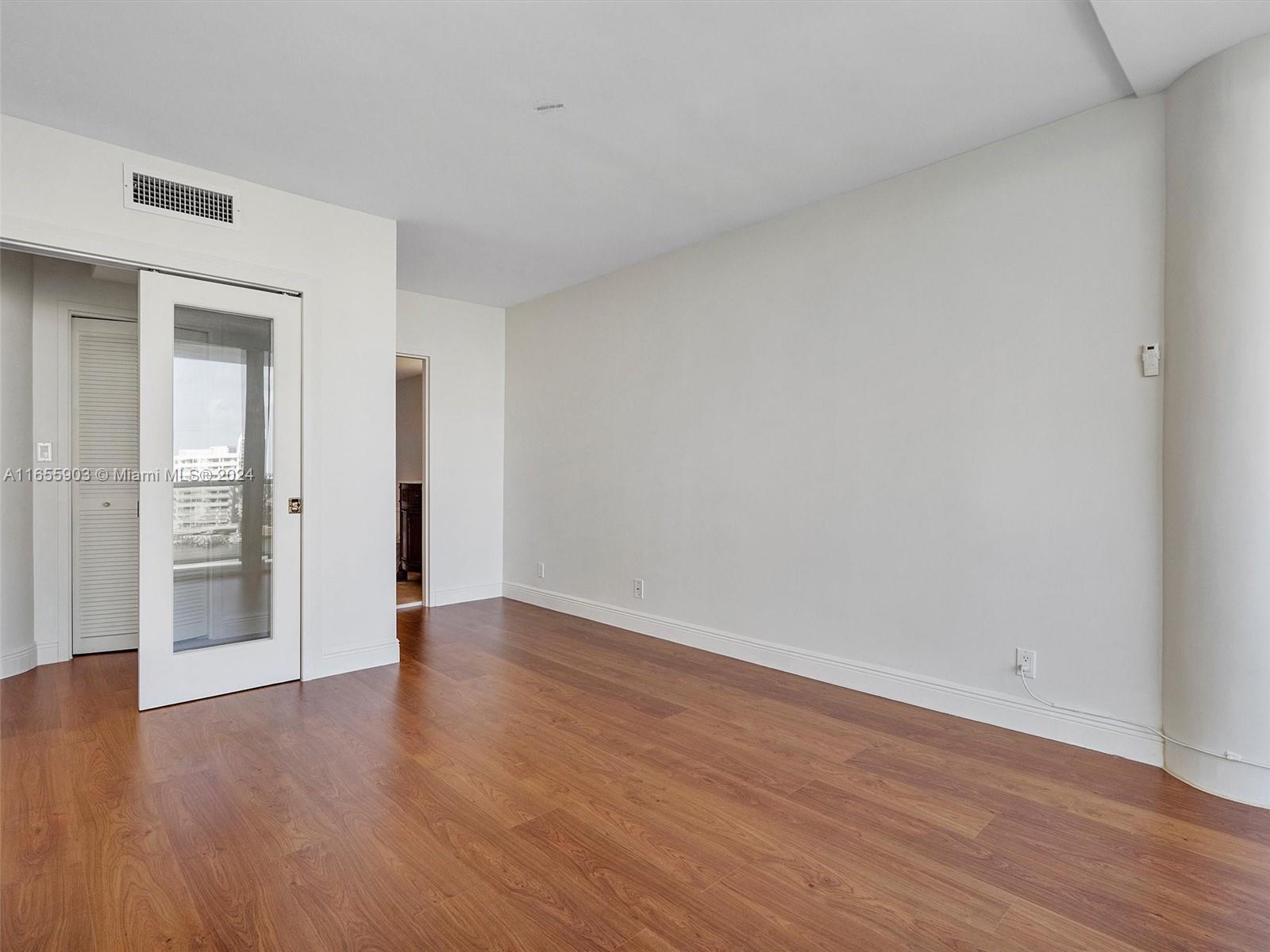 KING COLE CONDO - Residential