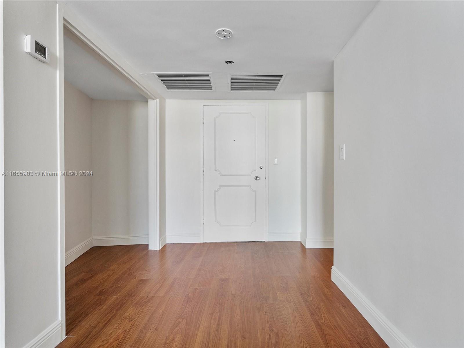 KING COLE CONDO - Residential