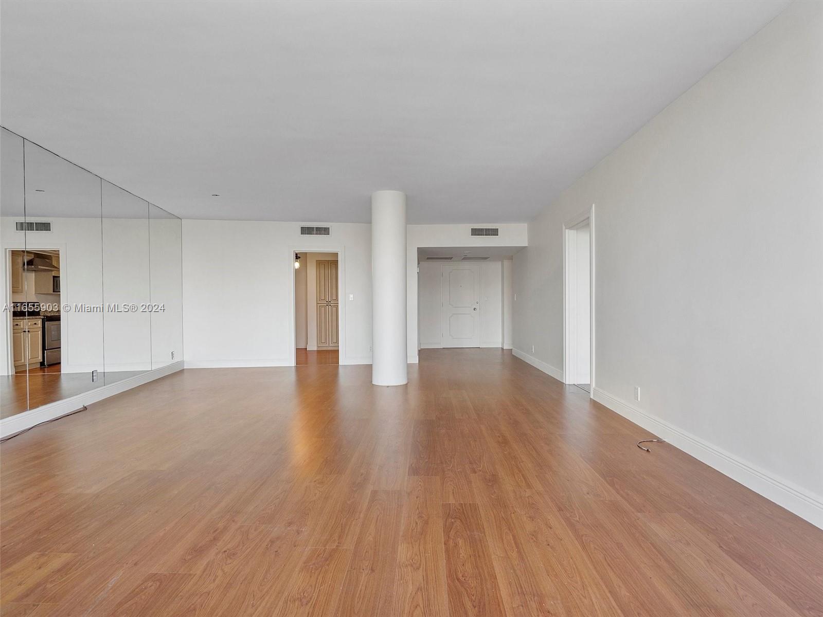 KING COLE CONDO - Residential