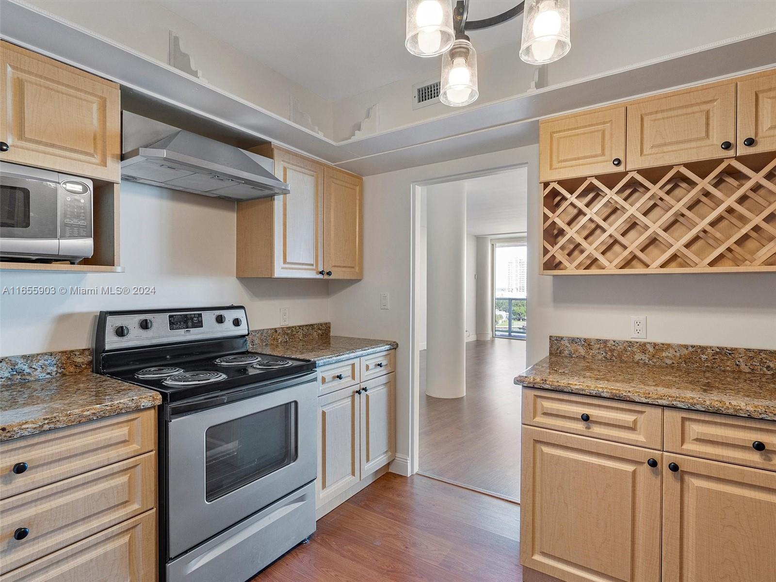 KING COLE CONDO - Residential