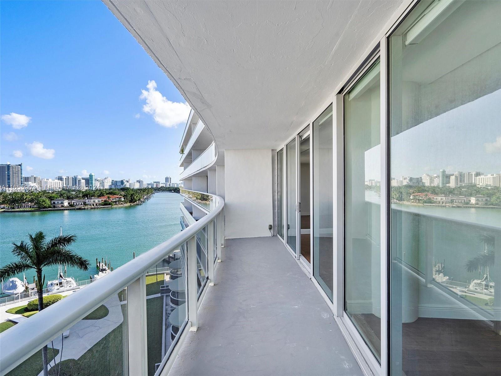 KING COLE CONDO - Residential