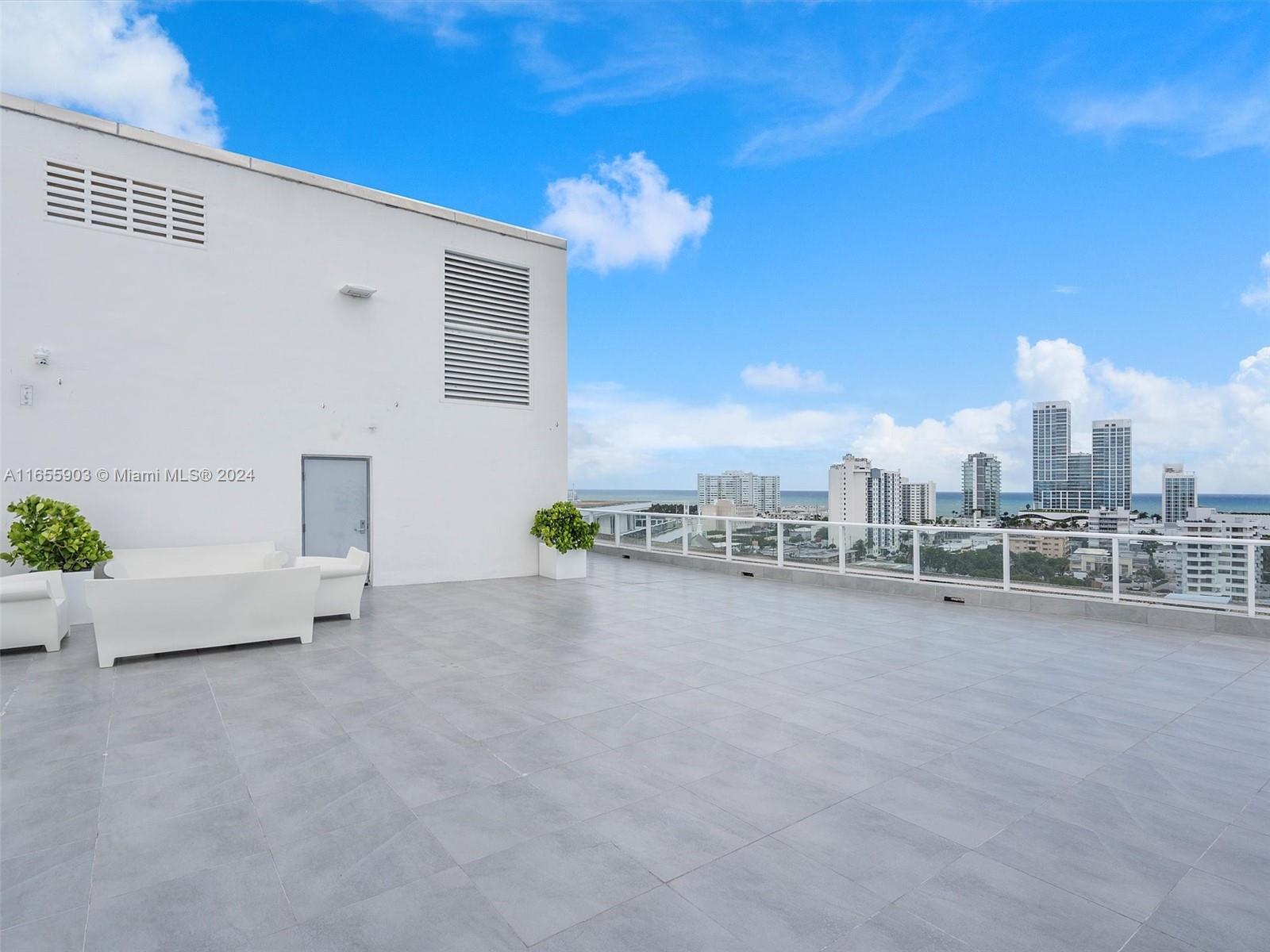 KING COLE CONDO - Residential