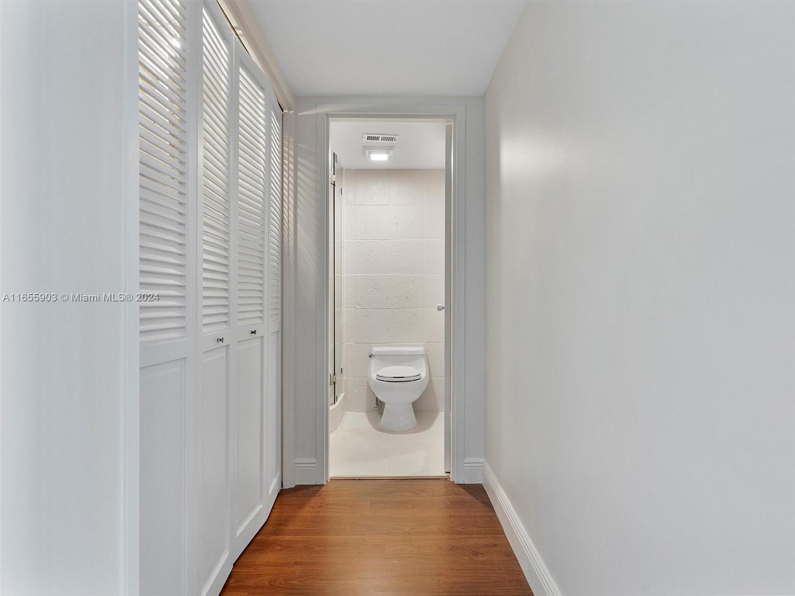 KING COLE CONDO - Residential