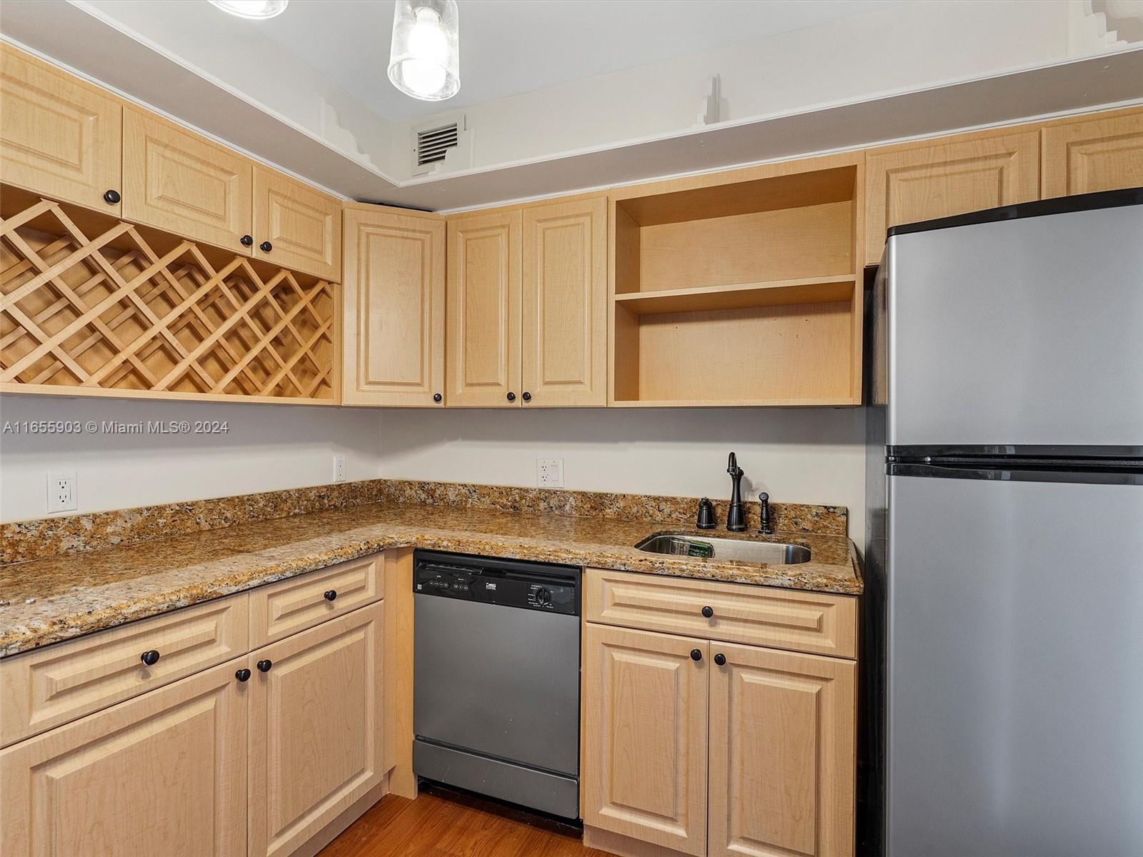 KING COLE CONDO - Residential