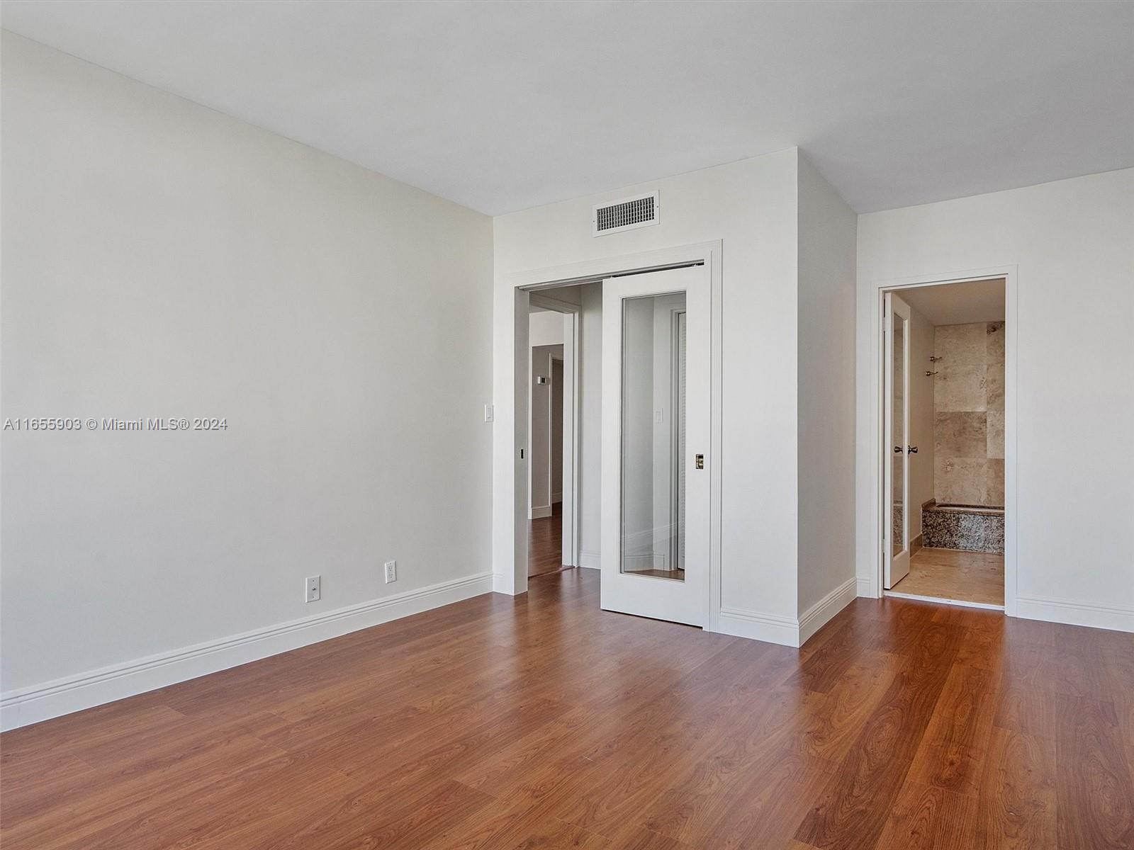 KING COLE CONDO - Residential
