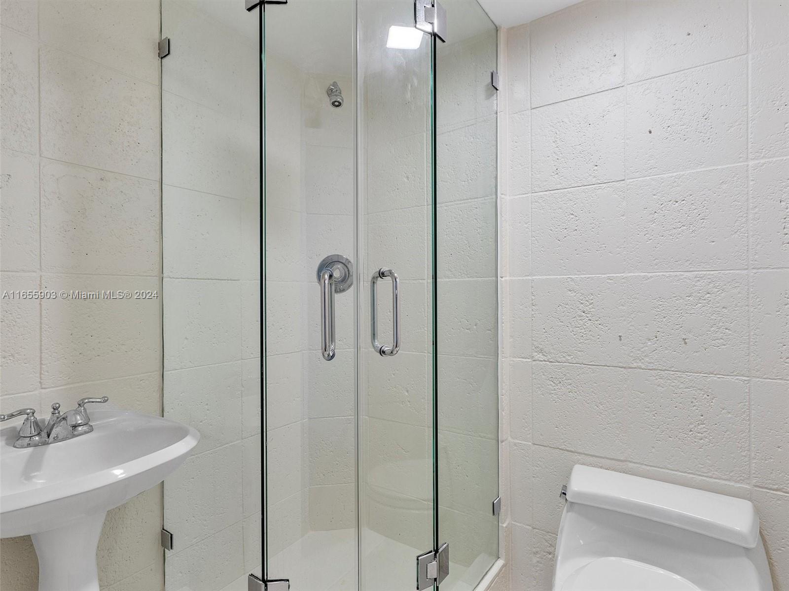 KING COLE CONDO - Residential