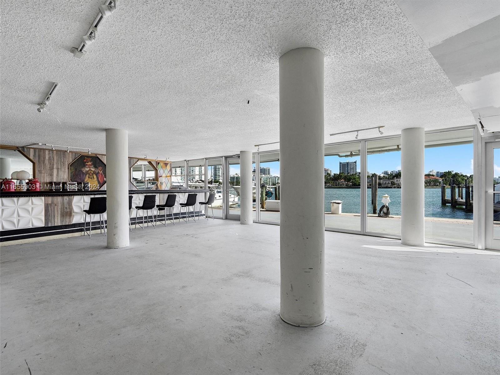KING COLE CONDO - Residential