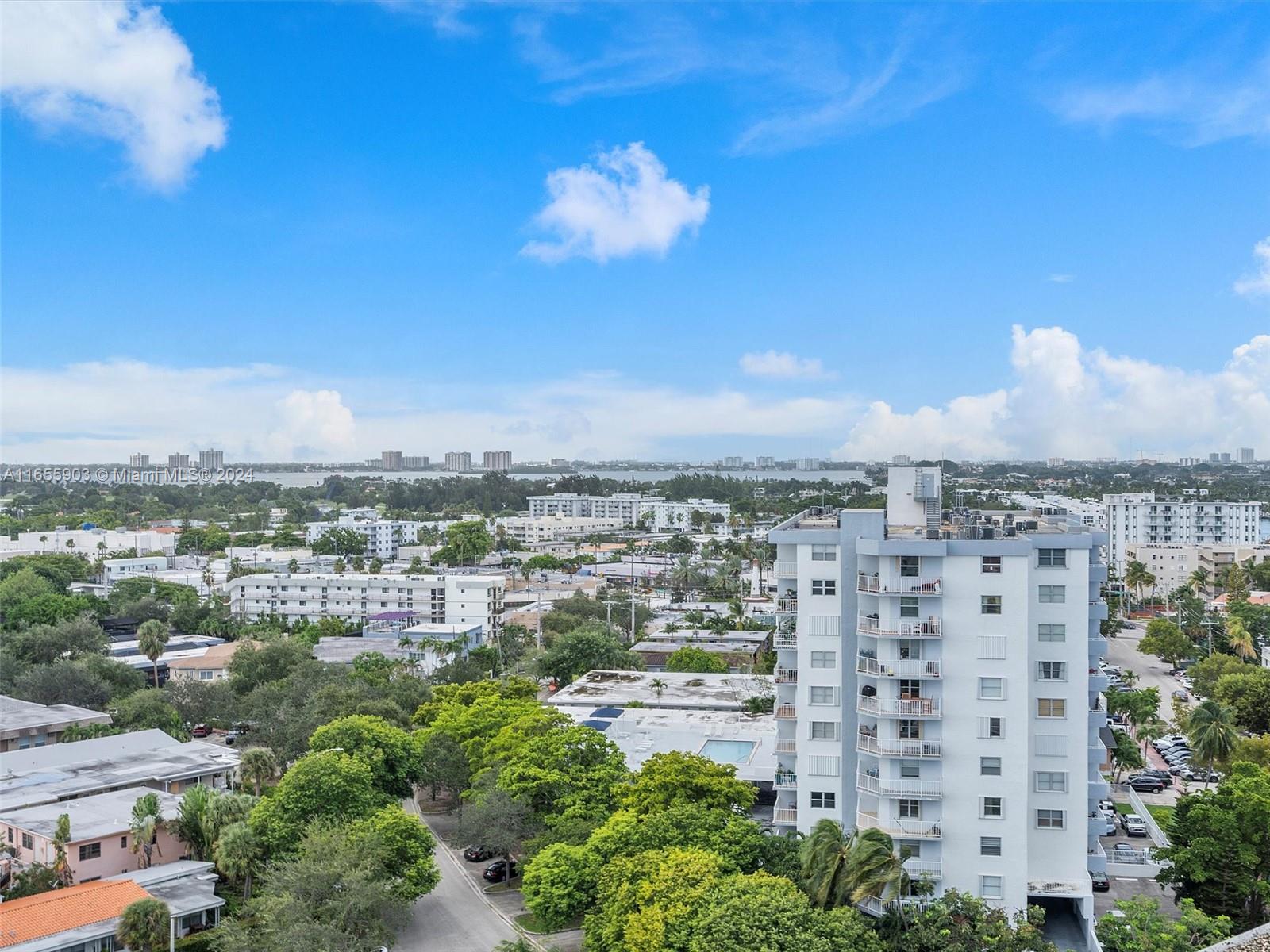 KING COLE CONDO - Residential