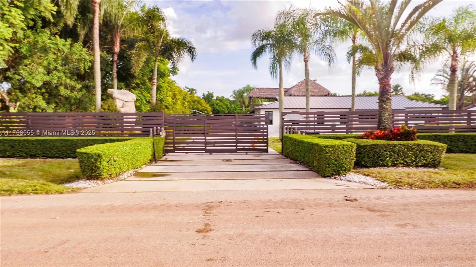 HEATHWOOD GROVES .905 AC - Residential