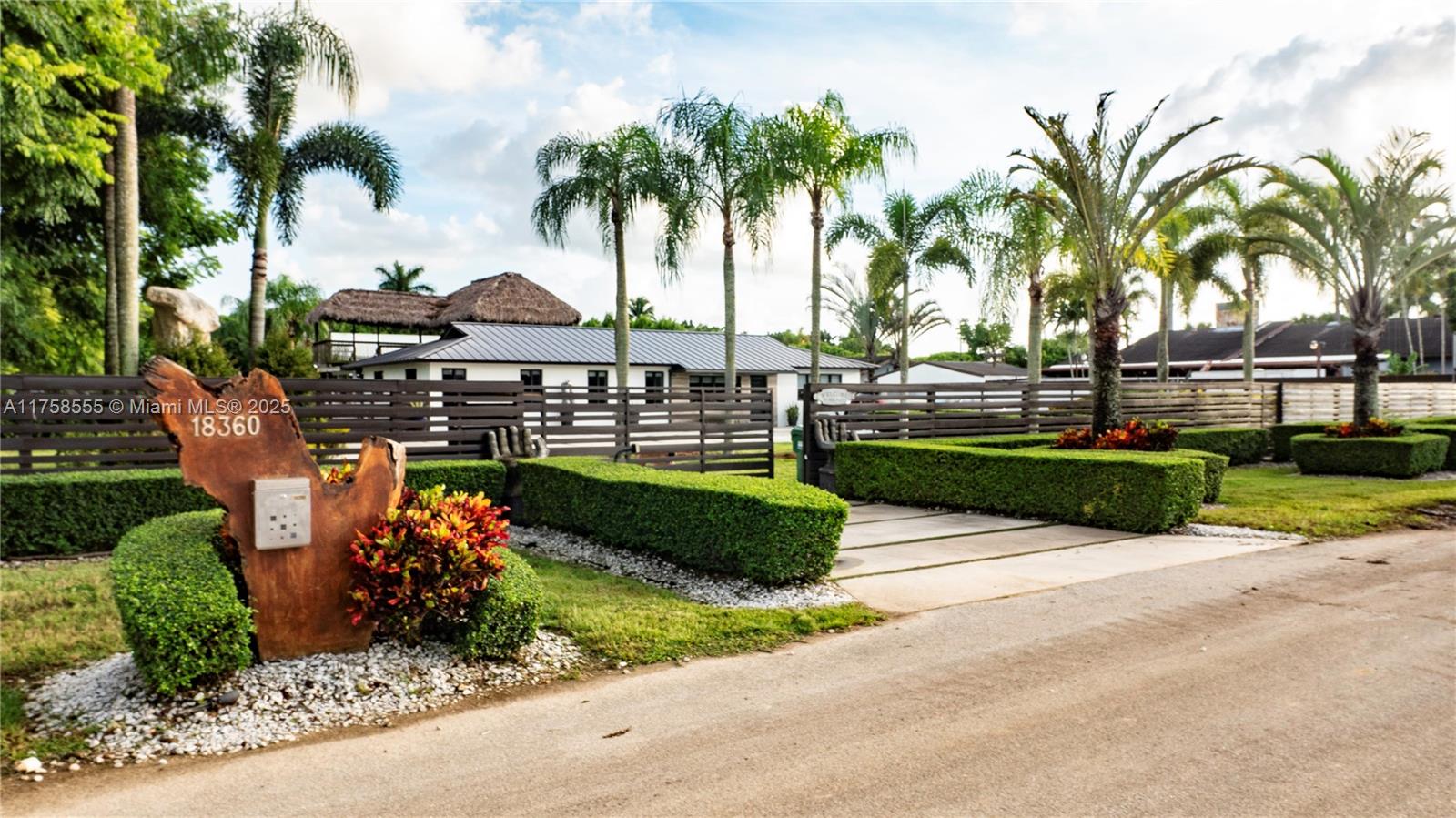 HEATHWOOD GROVES .905 AC - Residential