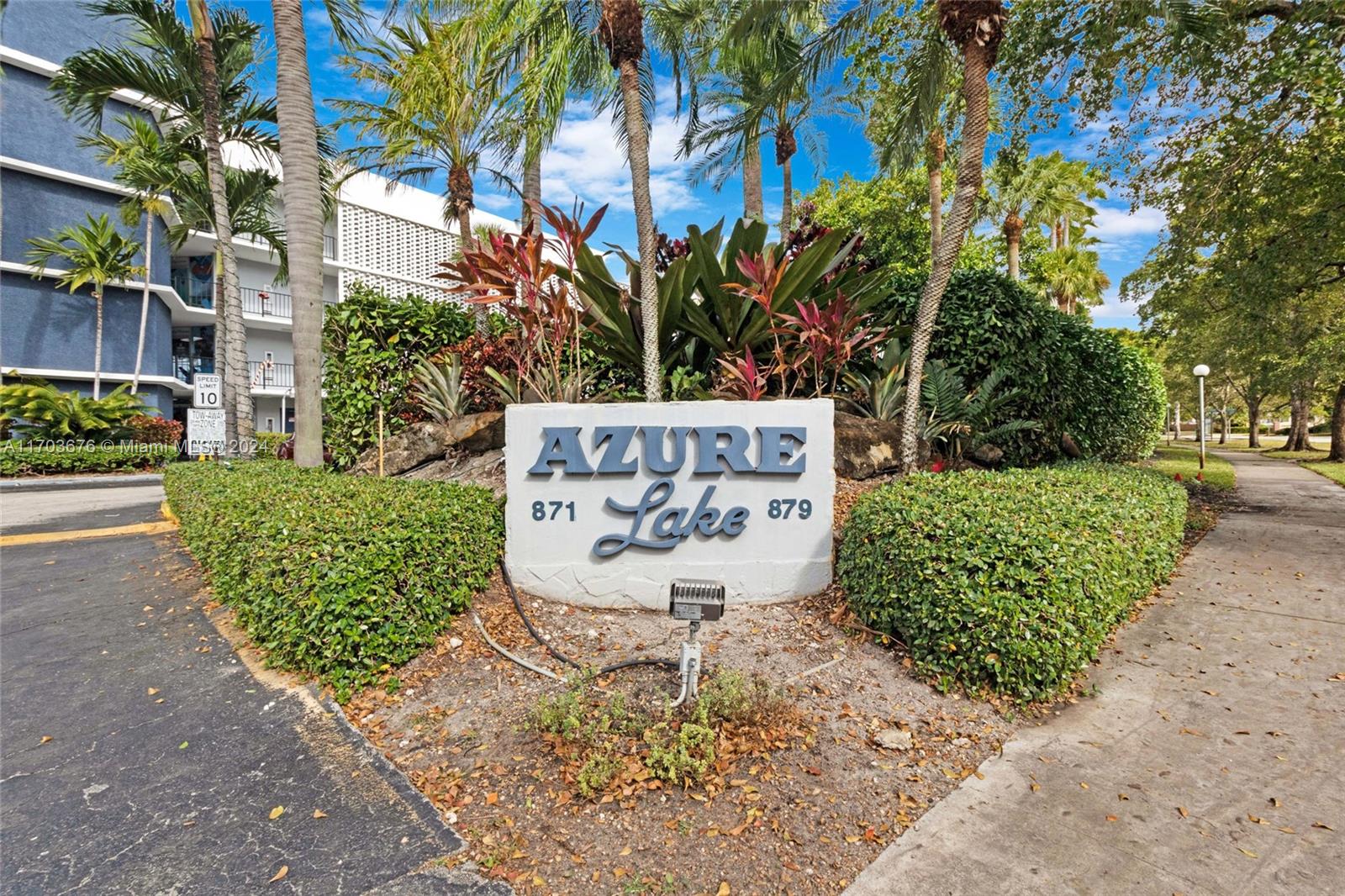 875 Ne 195th St 112, Miami, Broward County, Florida - 2 Bedrooms  
2 Bathrooms - 