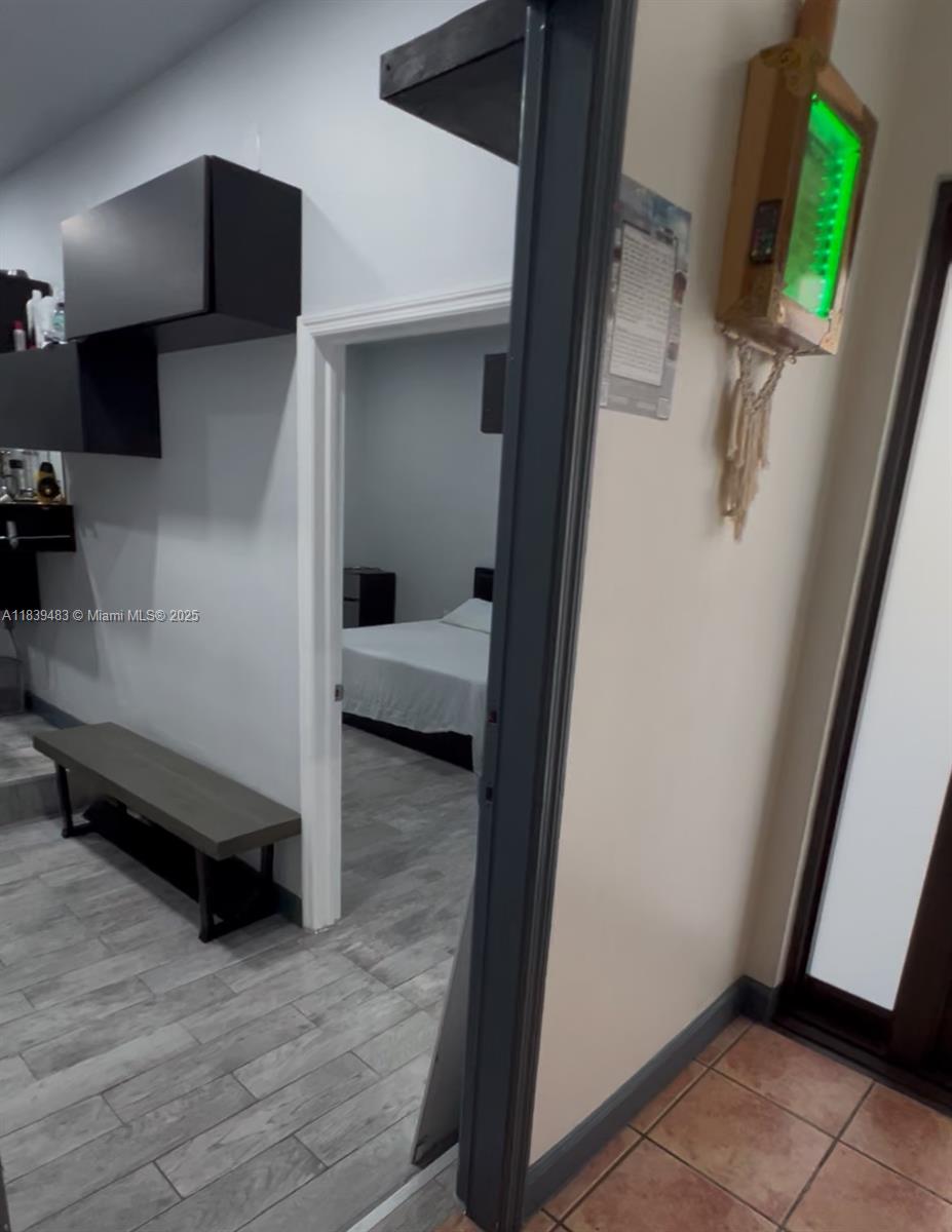 Spacious efficiency in prime location! Just minutes from FIU, Dolphin Mall and Downtown Doral. Ideal for students or young professionals. Private and comfortable space with access through the home’s main entrance. Include 2 parking spaces. No pets