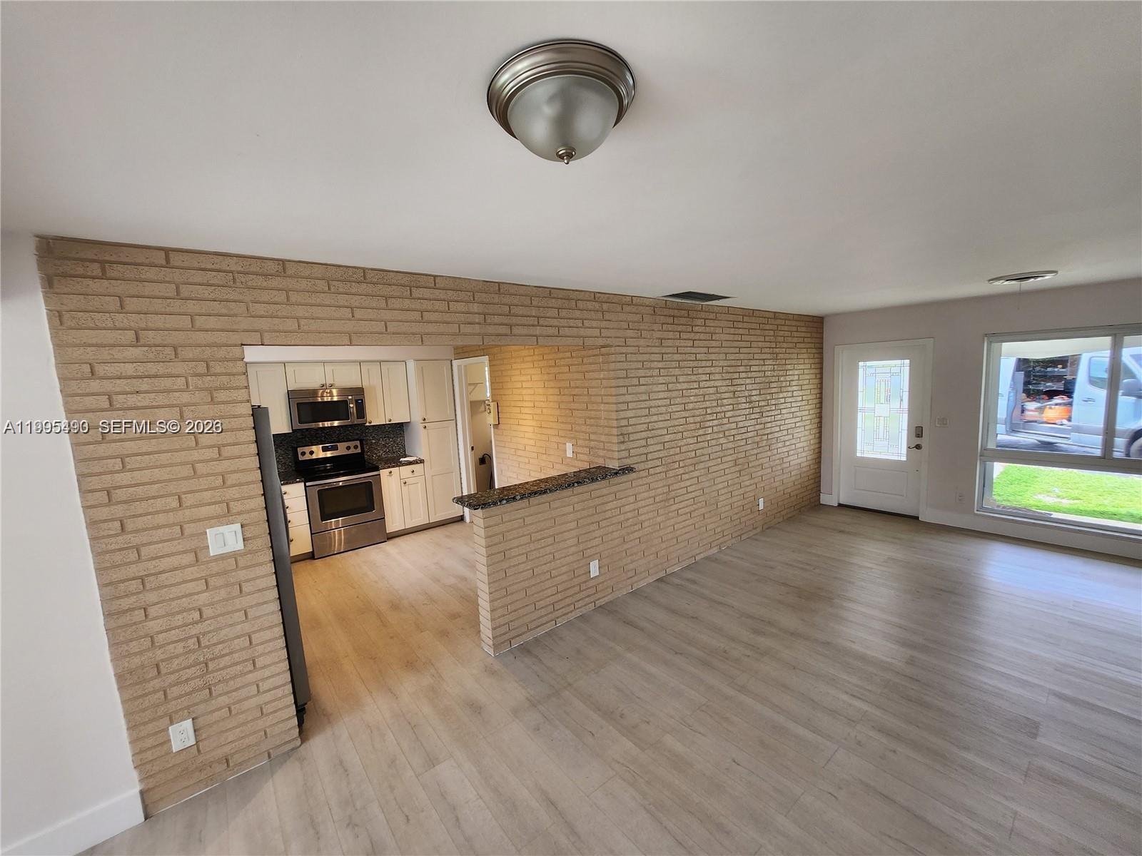 HOLLYWOOD HILLS - Residential Lease