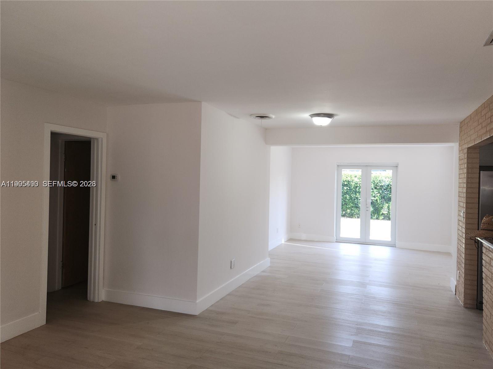 HOLLYWOOD HILLS - Residential Lease