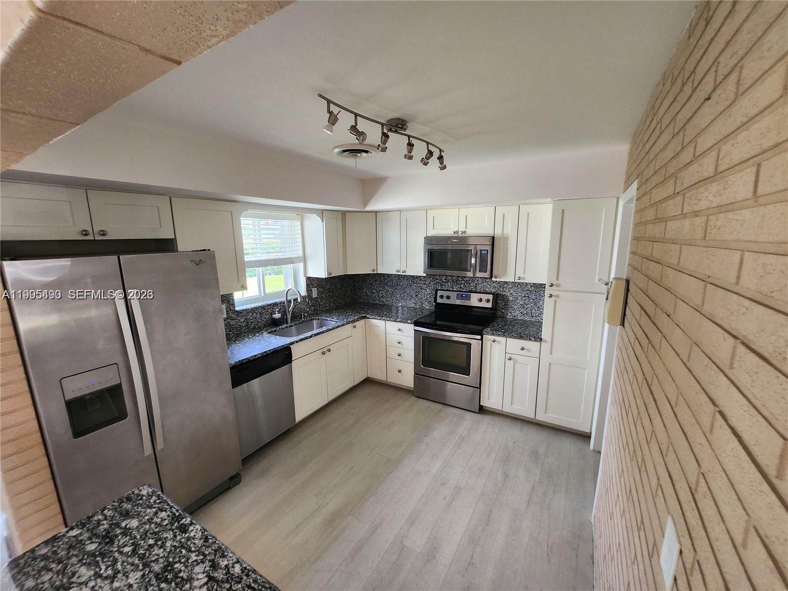 HOLLYWOOD HILLS - Residential Lease