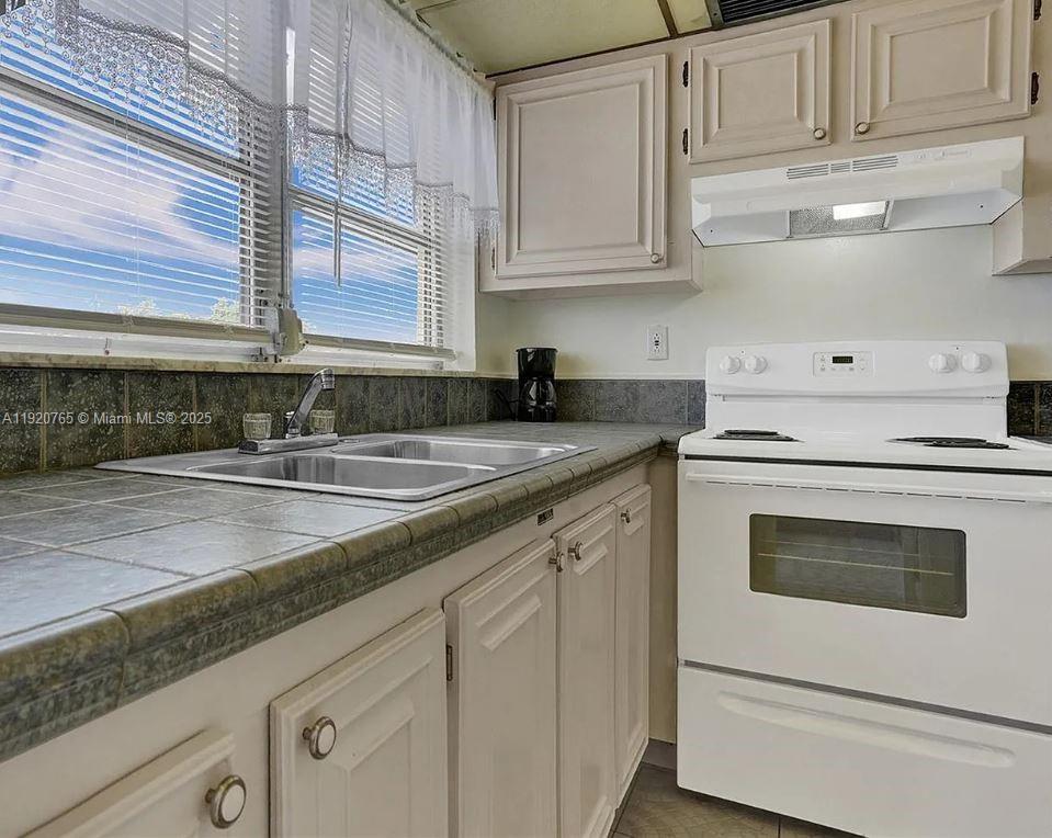 MAJESTIC GARDENS CONDOMIN - Residential Lease